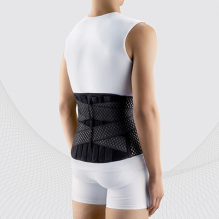 Corset de fixation lombaire élastique médicale à partir de matériaux respirables et durables avec inserts et sangles rigides pour réguler la compression. AIR